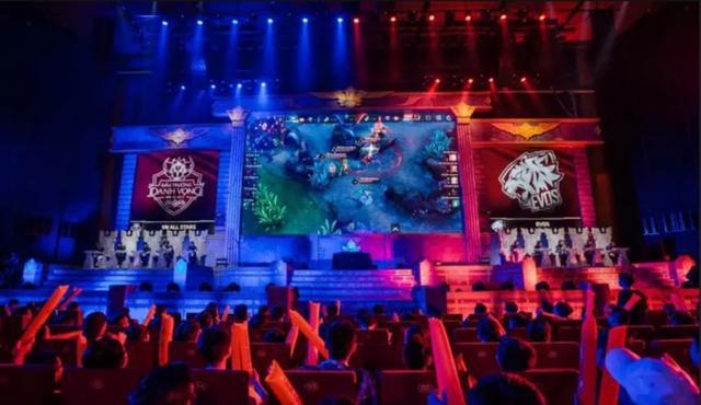 赫罗纳猛烈 赫罗纳猛烈